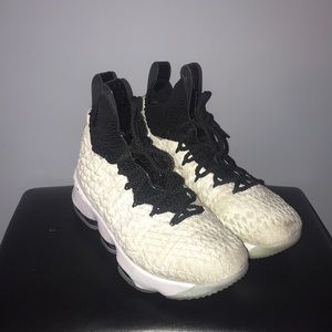 Lebron 15 Graffiti